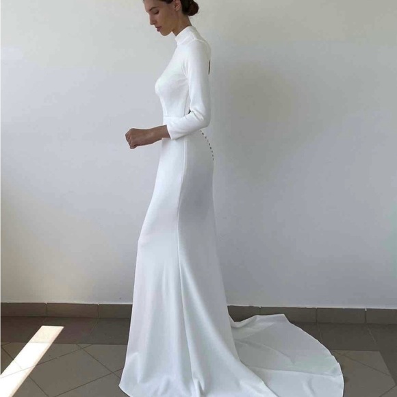 Elegant White Backless Evening Gown - Picture 3 of 7